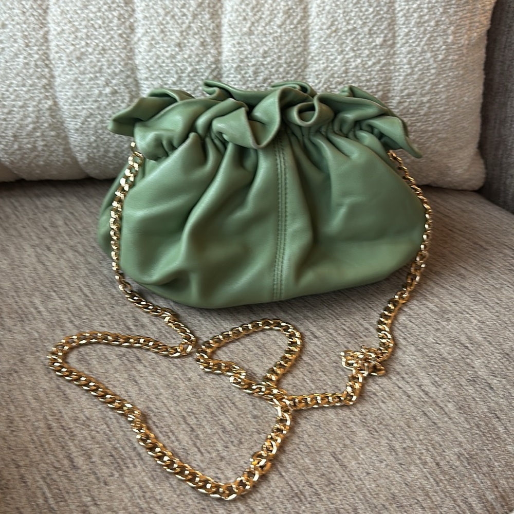 Loeffler Randall
Willa Mini Cinch Clutch